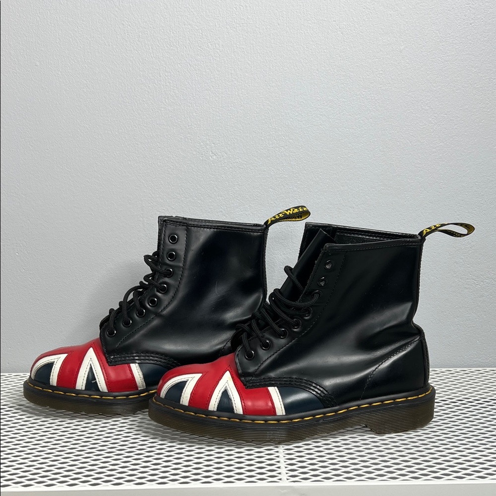 Dr. Martens Union Jack 10950 Boots • Men’s 7 / Women’s 8 • Rare - Picture 5 of 16
